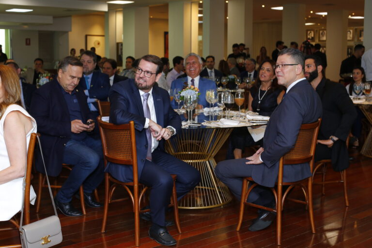 Leia mais sobre o artigo Caiado destaca FICOMEX em almoço no Palácio das Esmeraldas